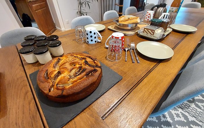 Petit-déjeuner à la table d'hôtes